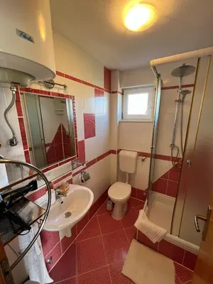 Kupaonica u objektu Apartmani 4 Delfina Rogoznica