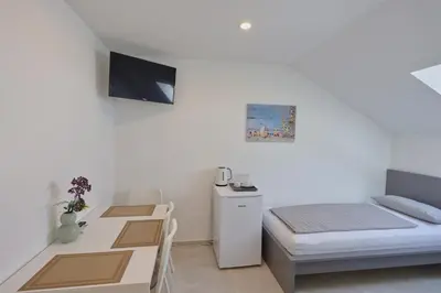 TV i/ili zabavni centar u objektu Apartment R A M L J A K - Sobe, Zimmer, Rooms Gabriel 