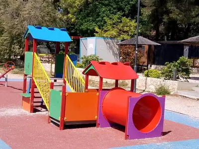 Dječje igralište u objektu Apartmani R A M L J A K - Sobe, Zimmer, Rooms Marko