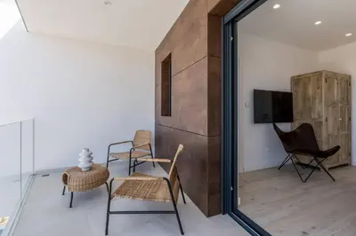 TV i/ili zabavni centar u objektu Luxury Villa Seven Seas with infinity heated pool by the sea in Ražanj