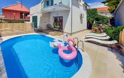 Bazen u objektu Stunning Apartment In Brodarica ili u blizini