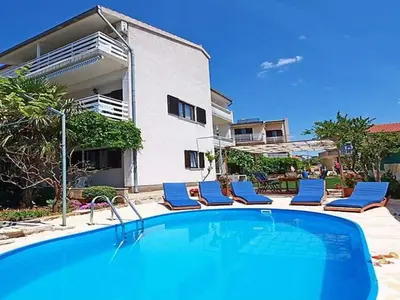 Bazen u objektu Apartments Zadro ili u blizini