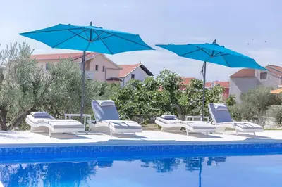 Bazen u objektu NEW! Pool Holiday House 2+1 in Vodice ili u blizini