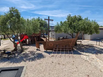 Vrt u objektu New! Mobile Home Domina near the beach with shared pool