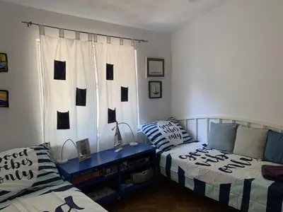 Krevet ili kreveti u jedinici u objektu Apartments by the sea Rogoznica - 20032