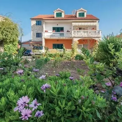 Apartments with parking space Zablace