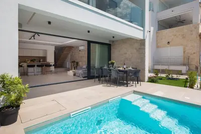 Bazen u objektu Luxury beachfront Villa L'Amour with heated pool near Šibenik ili u blizini