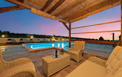Bazen u objektu 3 Bedroom Stunning Home In Dvornice ili u blizini