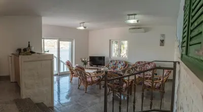 TV i/ili zabavni centar u objektu Seaside house for families with children Rogoznica - 22156