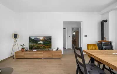 TV i/ili zabavni centar u objektu Gorgeous Home In Danilo With Wifi