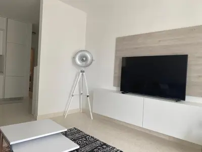 TV i/ili zabavni centar u objektu The First One