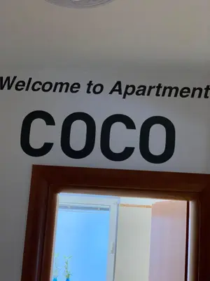Certifikat, nagrada, logo ili neki drugi dokument izložen u objektu Apartment Coco