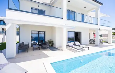 Bazen u objektu Villa Infinity View ili u blizini