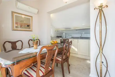 Kuhinja ili čajna kuhinja u objektu Flores Luxury Suites-Rogoznica
