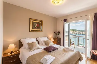 Krevet ili kreveti u jedinici u objektu Flores Luxury Suites-Rogoznica