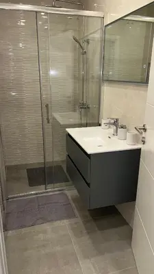 Kupaonica u objektu Dvosobni apartman s pogledom na more