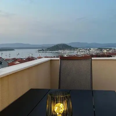 Dvosobni apartman s pogledom na more