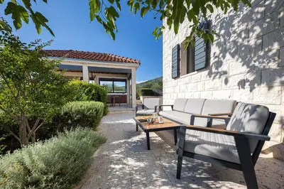 Vrt u objektu Villa True Oasis with Heated Pool