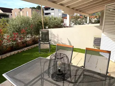 Popločani dio dvorišta ili vanjski dio objekta Olive place 2