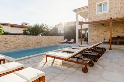 Bazen u objektu Olive Tree Apartments 2 ili u blizini