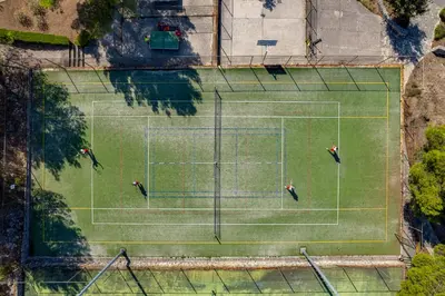 Tereni za tenis i/ili skvoš u sklopu objekta Mobile home Jezera Murter Comfort ili u blizini