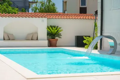 Bazen u objektu Penthouse villa Bianca Vodice ili u blizini