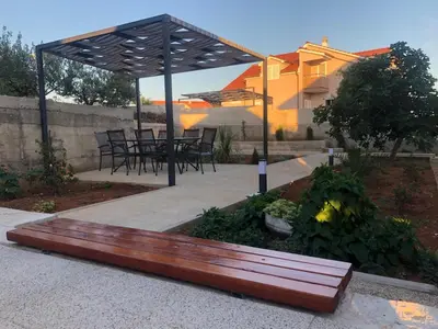 Vrt u objektu Summer Breeze apartment - Quiet place with a spectacular view and a garden