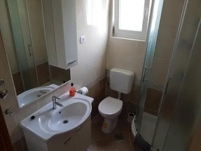 Kupaonica u objektu Apartmani I+J Miletic