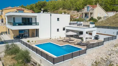 Bazen u objektu Villa Sunčica ili u blizini