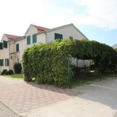 Apartments with parking space Srima - Vodice