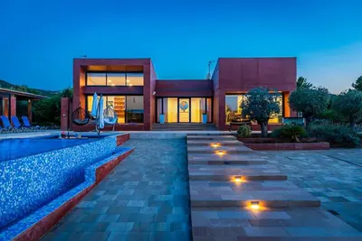 Bazen u objektu Modern Luxurious Villa with SPA-Adria Resort ili u blizini