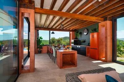 TV i/ili zabavni centar u objektu Modern Luxurious Villa with SPA-Adria Resort