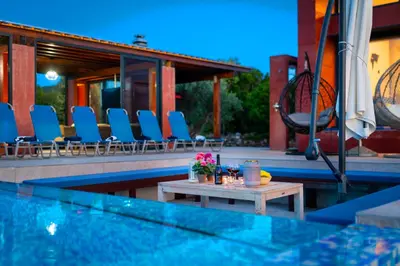 Bazen u objektu Modern Luxurious Villa with SPA-Adria Resort ili u blizini