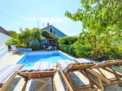 Bazen u objektu Apartment Marija by Interhome ili u blizini