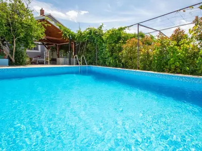 Bazen u objektu Apartment Marija by Interhome ili u blizini
