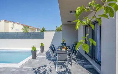 Bazen u objektu Amazing Home In Vodice With Wifi ili u blizini