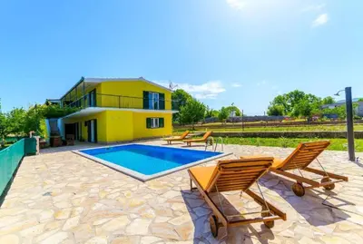 Bazen u objektu Family friendly house with a swimming pool Primorski Dolac, Zagora - 22653 ili u blizini