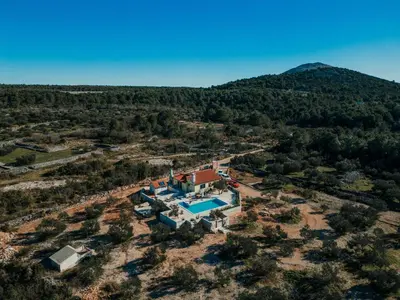 Bazen u objektu Holiday home Jukan ili u blizini