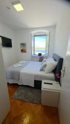 Krevet ili kreveti u jedinici u objektu Beach House Tisno whit Sea View