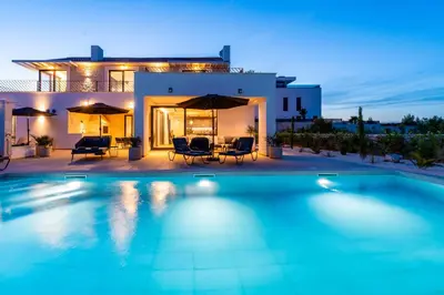 Bazen u objektu Luxury Villa Kaia -Heated pool, Sea View, Jacuzzi, Gym and Sauna ili u blizini