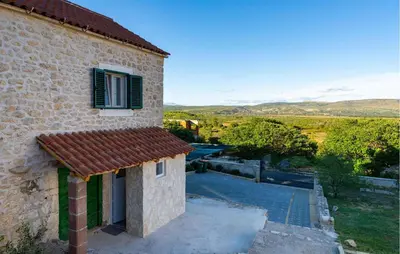 Pogled na planine ili pogled na planine iz vikendica