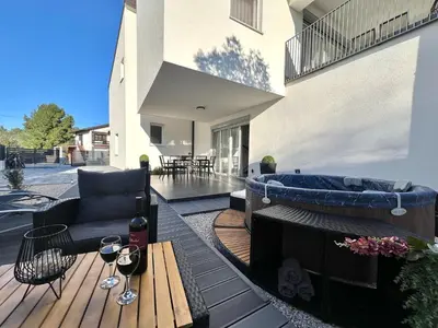Balkon ili terasa u objektu Apartments Anmalu with Jacuzzi