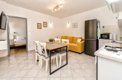 Kuhinja ili čajna kuhinja u objektu House Violica