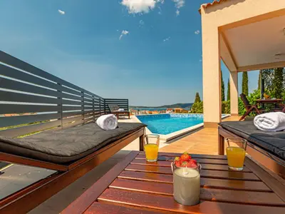 Bazen u objektu Holiday Home Paola by Interhome ili u blizini