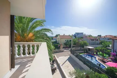 Zgrada u kojoj se nalazi smještaj s doručkom