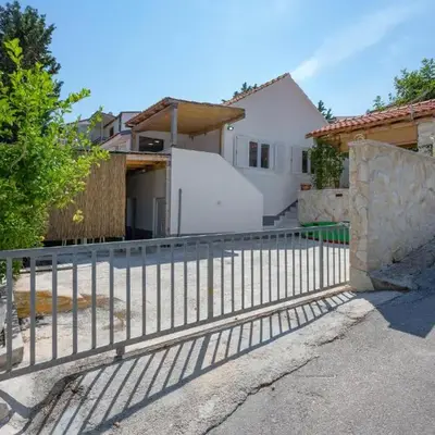 Pet Friendly Apartment In Rogoznica