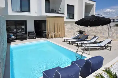 Bazen u objektu Lemon Navy house ili u blizini