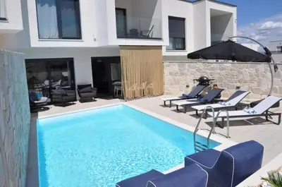Bazen u objektu Lemon Navy house ili u blizini