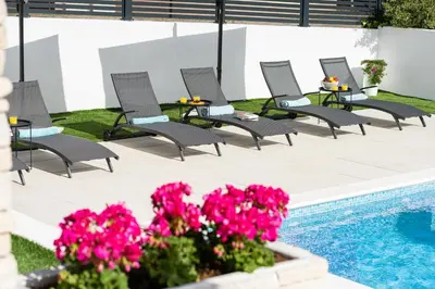 Bazen u objektu Villa Corcovado Deluxe Apartments with Heated Pool ili u blizini