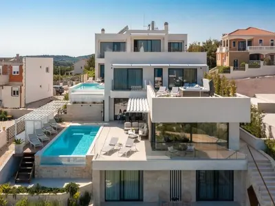 Bazen u objektu Magnificent Murter Villa Villa Royal 4 Bedrooms Sea Views & Private Pool ili u blizini